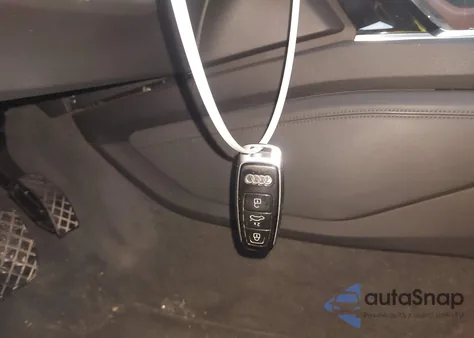 2019 Audi E-Tron Premium Plus z USA, uszkodzony, nr VIN WA1VAAGE7KB005367